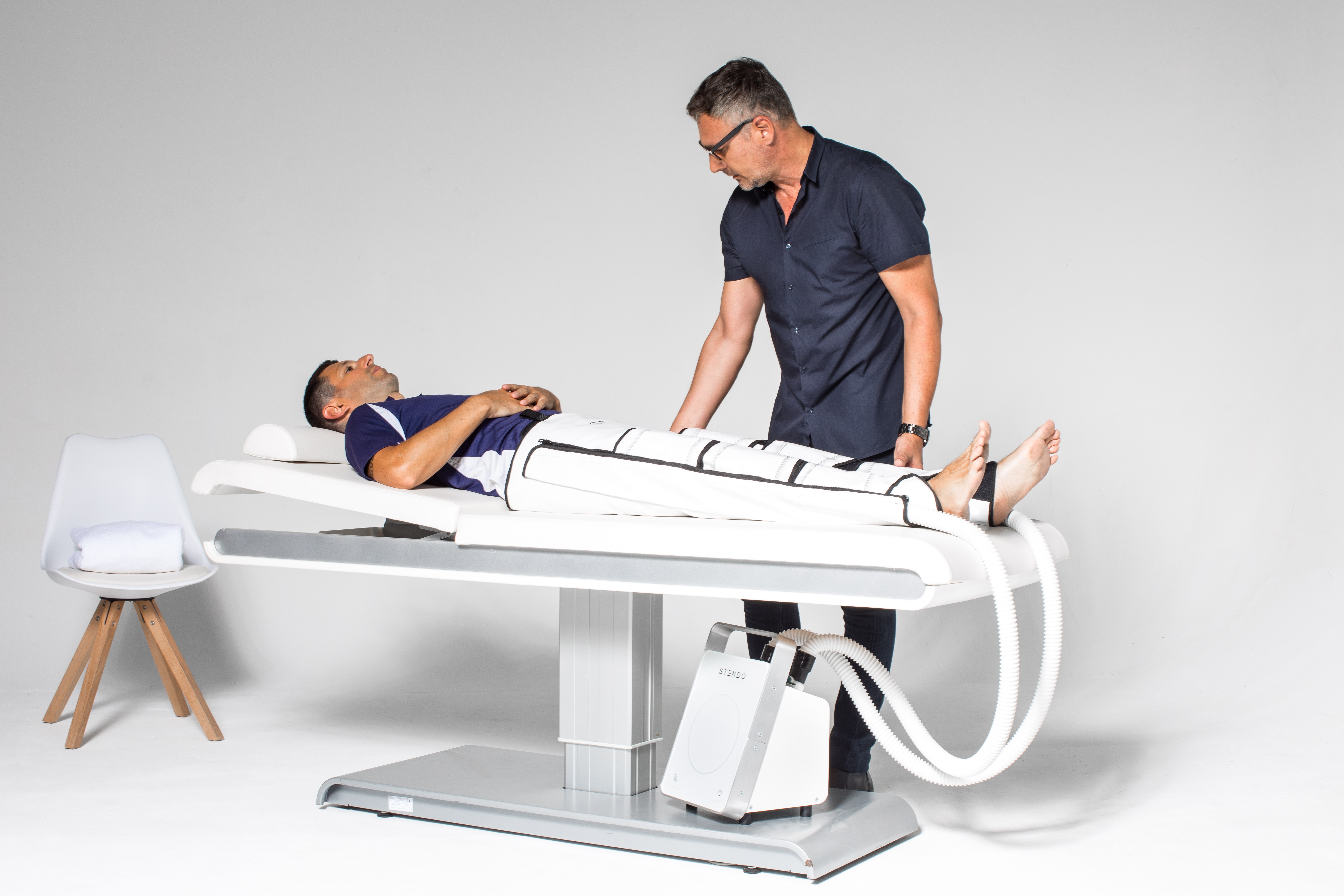 Stendo Compression & Lymphatic Drainage vascular-therapy session in progress